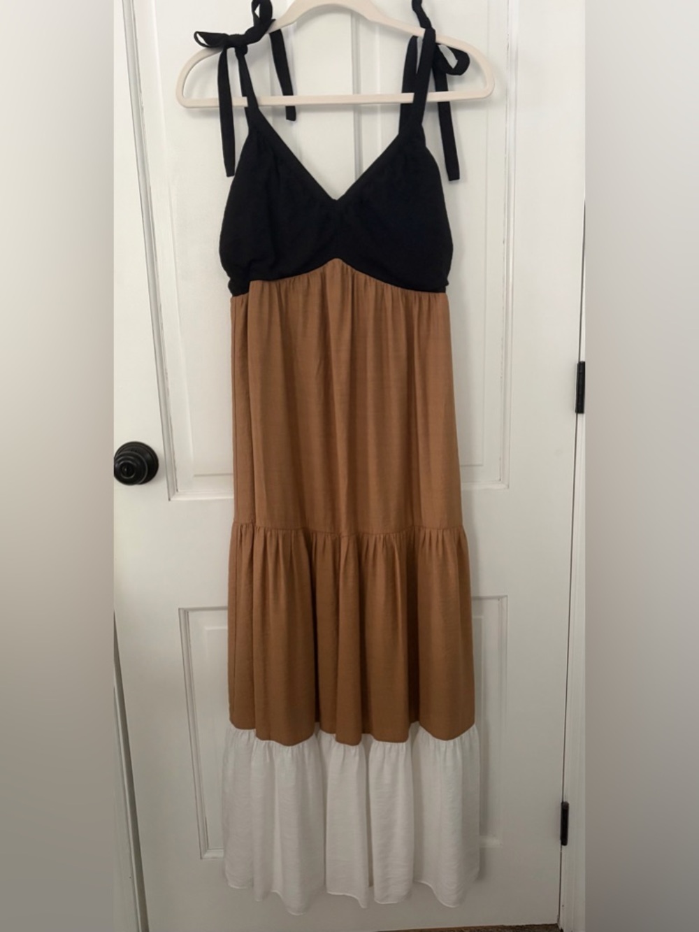 Express women’s sleeveless tiered color block black tan white maxi dress Small